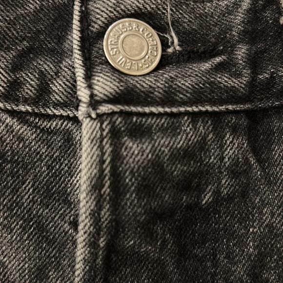 Levi's Women's‎ Black Wash 501 Cut Off Denim Shorts 26 - Buttonfly - Picture 3 of 10